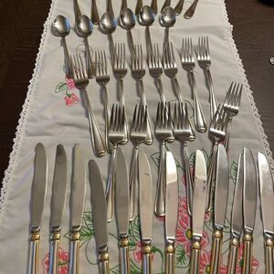 Cambridge 18/10 ALLURE Gold Edged Flatware Set Multiple Pieces & Serving Set